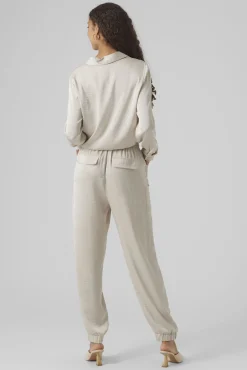 Pantalón pitillo efecto satinado