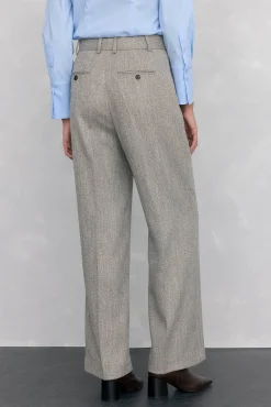 Pantalón recto textura espiga