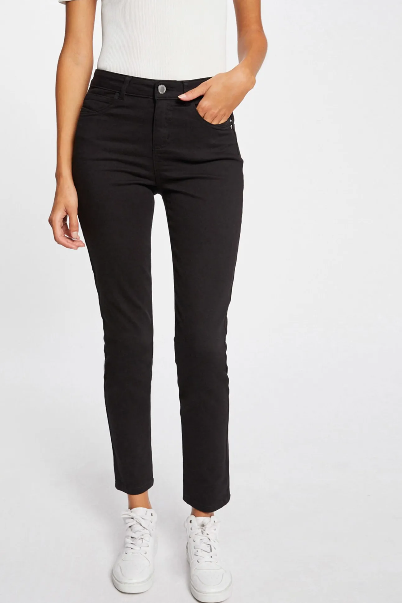 Pantalón slim talle estándar
