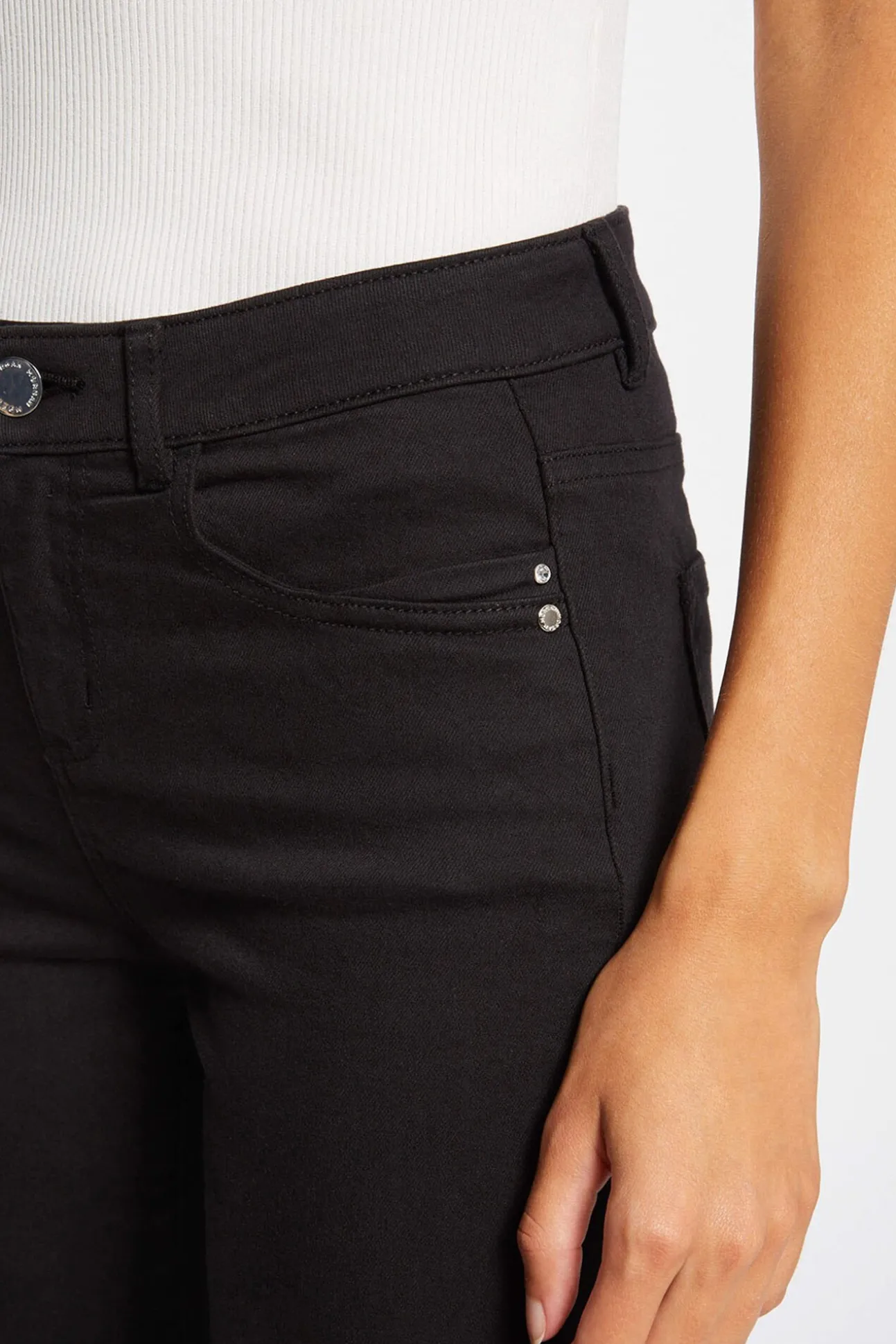 Pantalón slim talle estándar