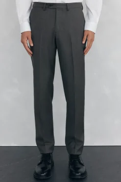 Pantalón tostado slim fit