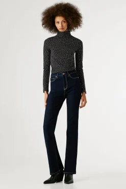 Pantalón vaquero acampanado tiro alto