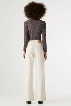 Pantalón vaquero acampanado tiro alto