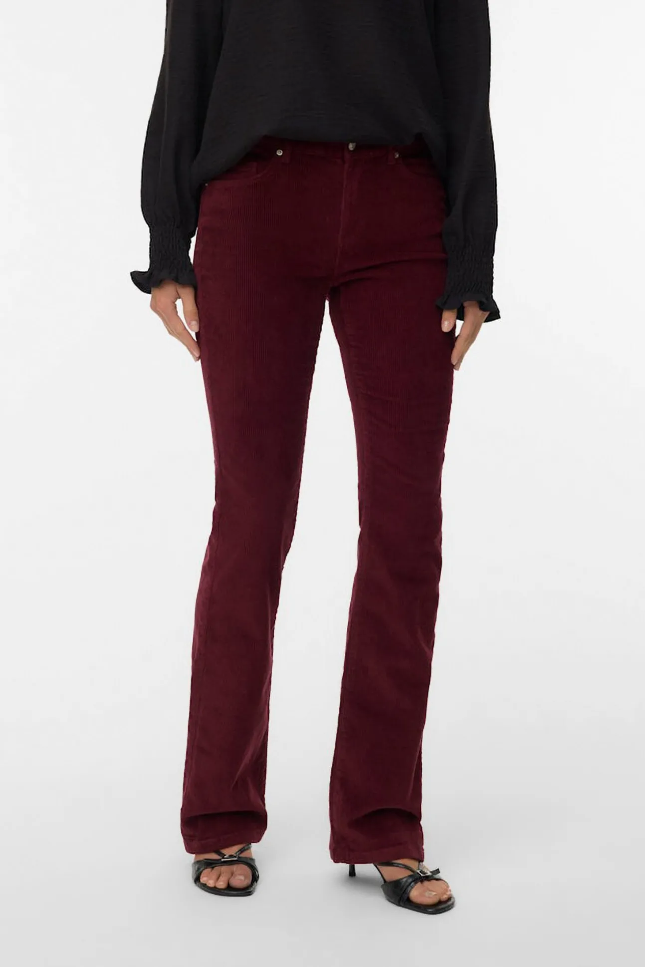 Pantalón vaquero acampanado