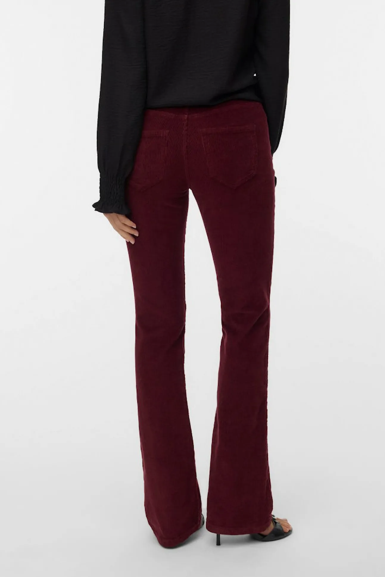 Pantalón vaquero acampanado