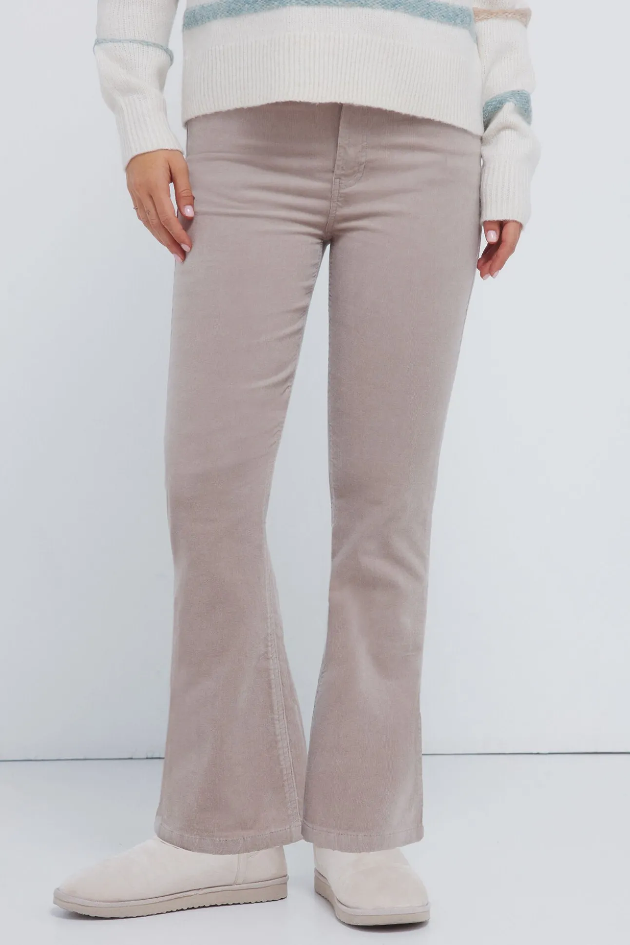 Pantalones pana kick flare