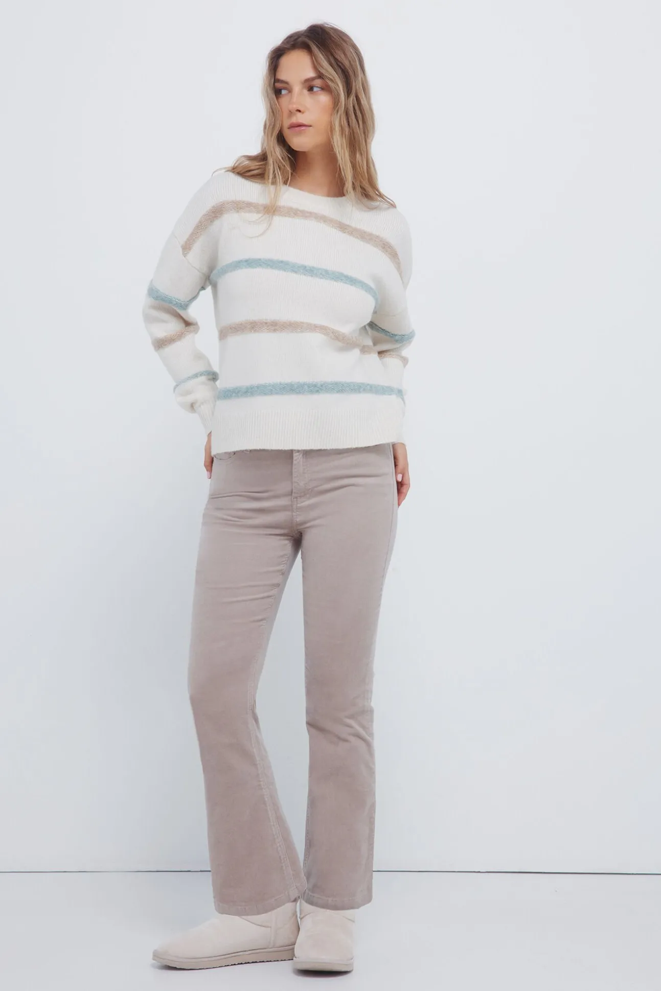 Pantalones pana kick flare