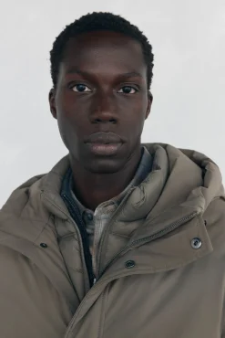 Parka corta capucha