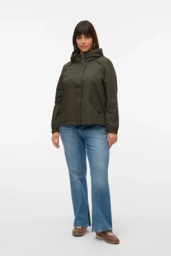 Parka corta con capucha talla grande