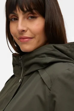 Parka corta con capucha talla grande