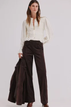 Pauline. Pantalón con doble abotonadura