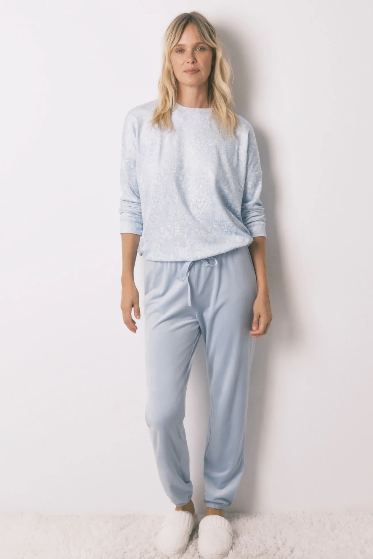 Pijama largo terciopelo brillo flores azul