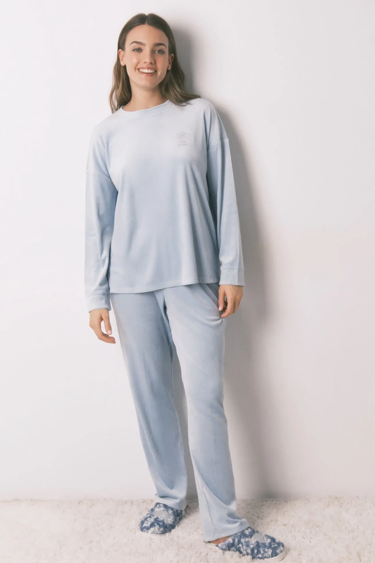 Pijama largo terciopelo canalé azul