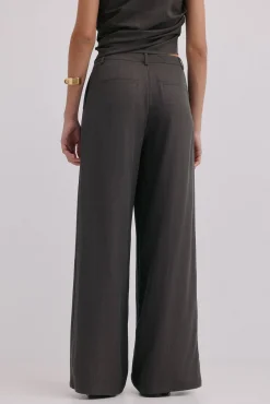 Poline. Pantalones fluidos
