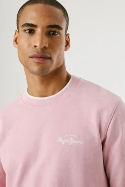Sudadera lavada con logo pequeño frontal y logo grande en la espalda.