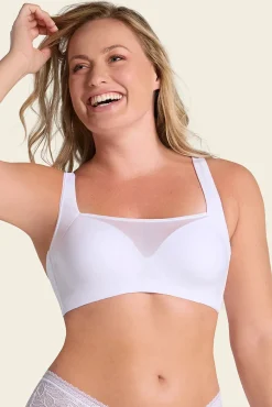 Sujetador brastop con buen cubrimiento de sisa y espalda