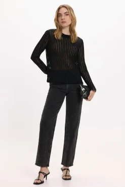 Top de manga larga con transparencias