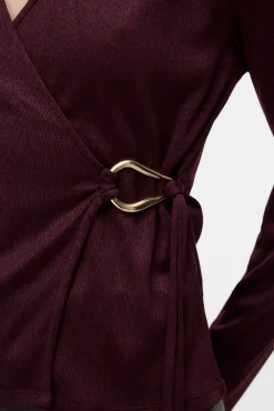 Top de punto detalle hebilla