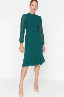 Vestido con cuello alto y forro