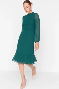 Vestido con cuello alto y forro