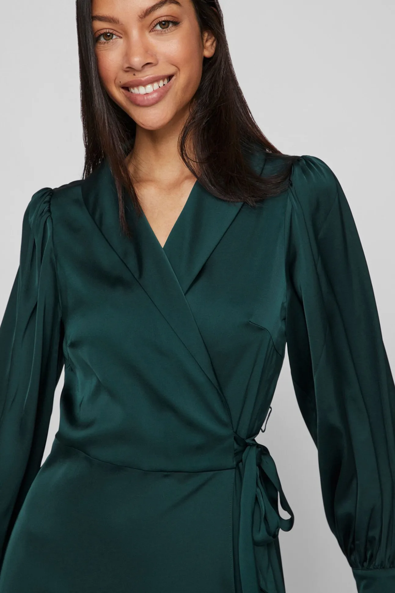 Vestido midi cruzado satinado