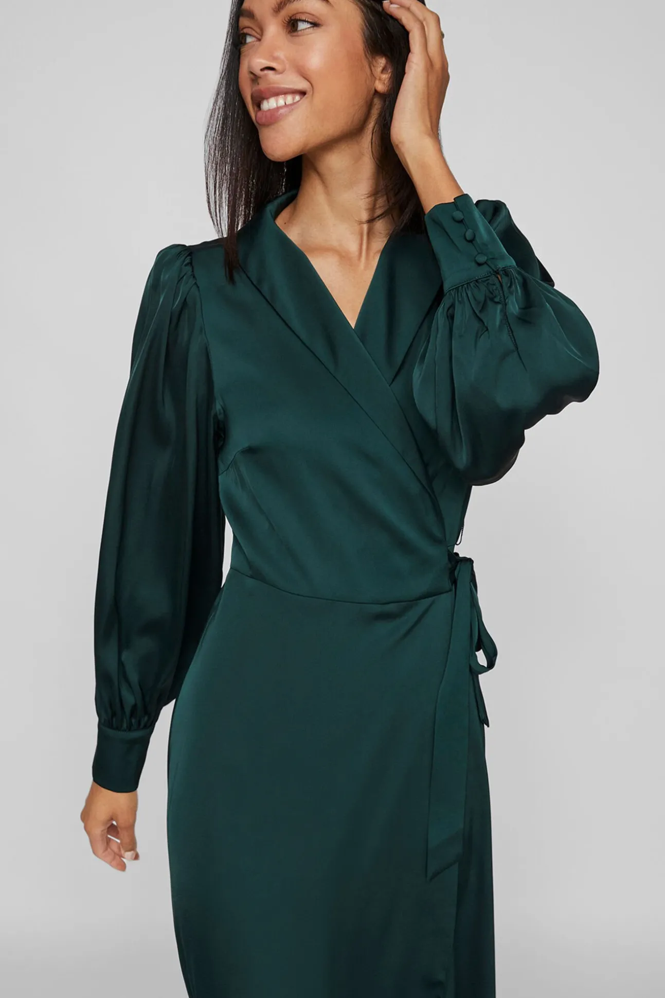 Vestido midi cruzado satinado