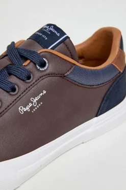 Zapatillas Clásicas Con Detalles En Ante