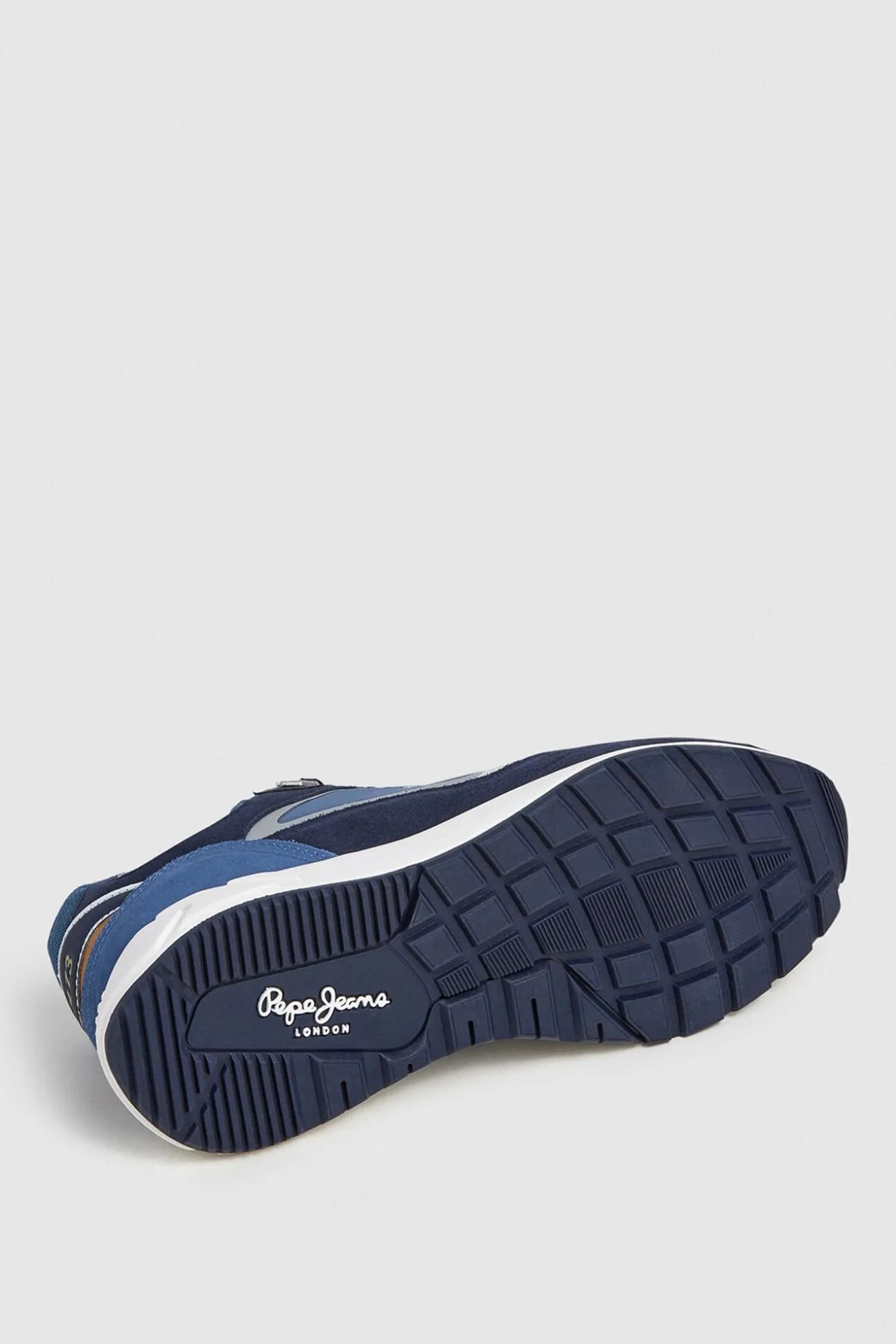 Zapatillas Con Detalles En Ante