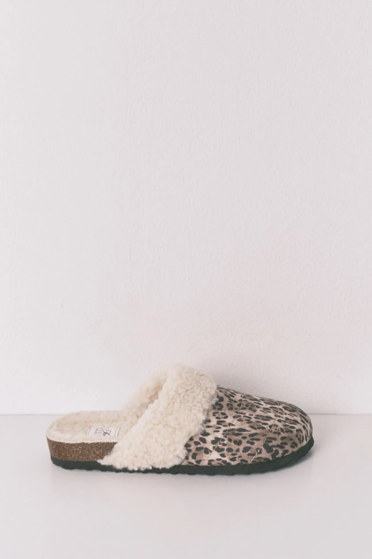 Zapatillas tipo zueco borreguito animal print