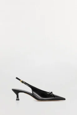 Zapato destalonado tacón kitten acharolado